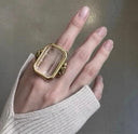 Anillo grande de cristal para mujer.